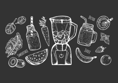 smoothie siyah arkaplanda ayarlandı.