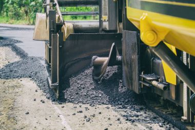 yol asfalt finişer makine ile inşa