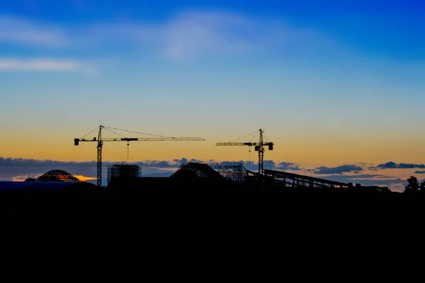 Skyline Silhueta Guindaste Canteiro Obras Construção Fundo Noite — Fotografia de Stock