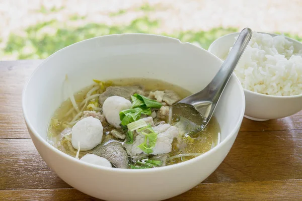 Tailandia Tradicional Ekaehla Sopa Carne Res Arroz Cocido Mesa Madera —  Fotos de Stock