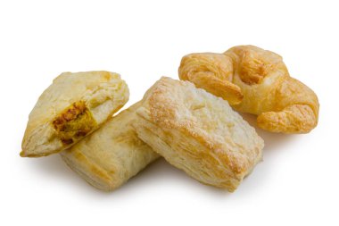 Puf böreği beyaz arka plan üzerinde izole. Dosyada, kırpma yolu.