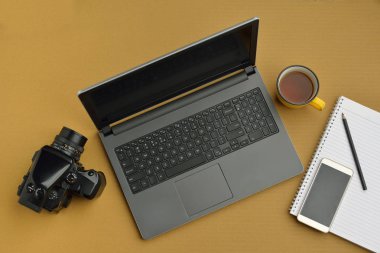 Kamera, akıllı telefon ve defter çekim Studio ile Laptop en iyi görünümü