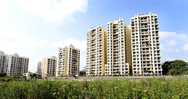 Панорамный вид на башни
