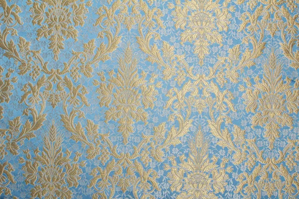 Metalik ipliklerle parlak kumaş