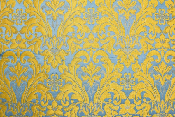 ağır ipek kumaş, metal desenli altın, gümüş ya da alaşımları diğer metallerle