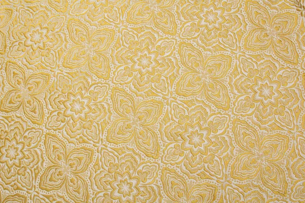 Geometrik sıralanmış renklere sahip kumaşı sırala