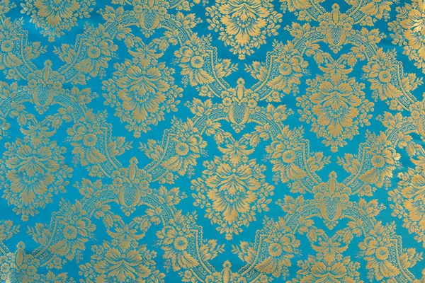 Brocade, tekstil ve mobilya döşemesi üretiminin yanı sıra terzilik için de kullanılan evrensel bir kumaştır.