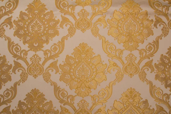 Beyaz arka planda altın çiçekli brokar.