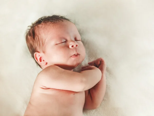 Uyuyan sevimli bebek Girl.Touching Look.Top görünüm