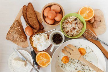 Kızarmış yumurta tavada, Kahvaltı Ingredients.Orange,Bread,