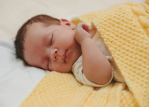 Retrato de bebê de cura deslizante . — Fotografia de Stock