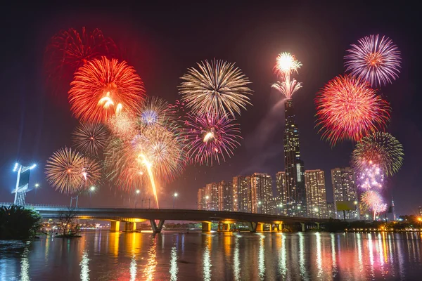 Obraz Wysokiej Rozdzielczości Kolorowe Fajerwerki Chi Minh City Nowym Roku — Zdjęcie stockowe