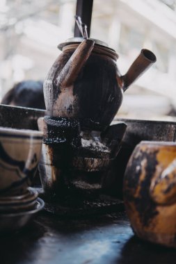 Geleneksel damlalı kahve seti veya 