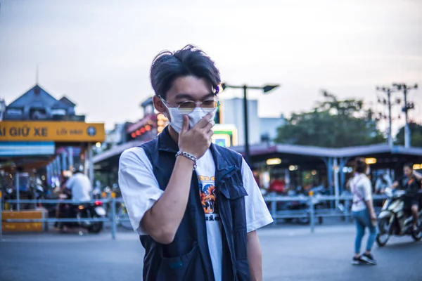 Homem Asiático Insalubre Espirrando Tosse Com Máscara Protetora Para Proteger — Fotografia de Stock