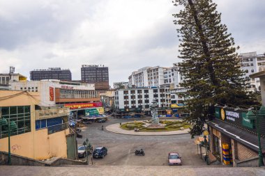DALAT, VIETNAM - 6 Nisan 2020: Vietnam 'daki Dalat şehrindeki Da Lat Center Market, 2020 yılında Covid 19 salgını sırasında boşaldı. Daha fazla insan yok. Okullar, dükkanlar, restoranlar kapalı.. 