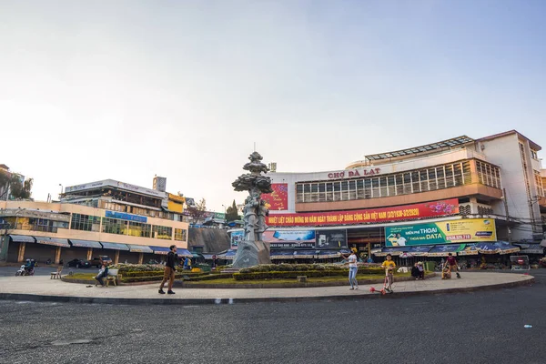 ベトナムのダラット市 2020年4月6日 ベトナムのダラット市の空のダラットセンター市場は 2020年のCovid 19パンデミックの間に もう人はいない レストランは閉鎖されています — ストック写真