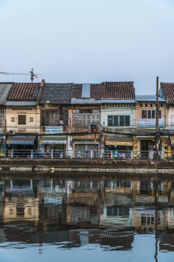 Saigon, VIETNAM - 31 Mart 2020 Ben Binh Dong, Sai Gon 'daki eski evler. Küçük bir Hoi Ho Chi Minh şehrinde eski bir kasaba, Vietnam 