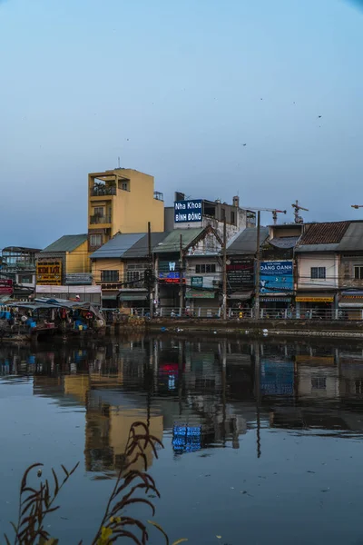 Saigon Vietnam Marzo 2020 Vecchie Case Ben Binh Dong Sai — Foto Stock