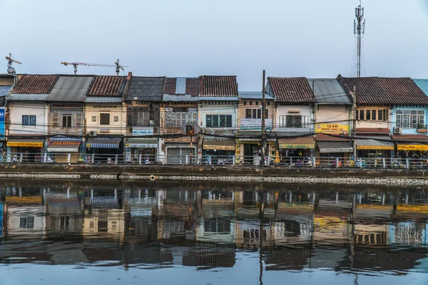 Saigon Vietnam Marzo 2020 Vecchie Case Ben Binh Dong Sai — Foto Stock