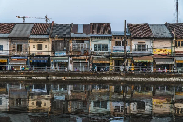 Saigon Vietnam Marzo 2020 Vecchie Case Ben Binh Dong Sai — Foto Stock