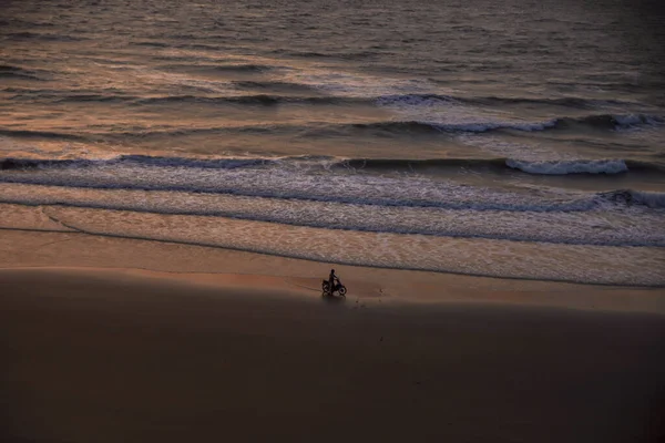 Silhuetas Pessoas Que Caminham Perto Hon Vung Tau Vietnã Nghinh — Fotografia de Stock