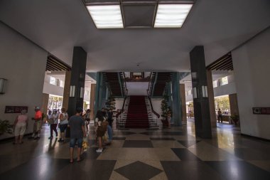 Ho Chi Minh şehri, Vietnam - 16 Şubat 2020: Saigon 'un merkezindeki tarihi bir yapı olan Bağımsızlık Sarayı' nın (Dinh Thong Nhat) iç görünümü.