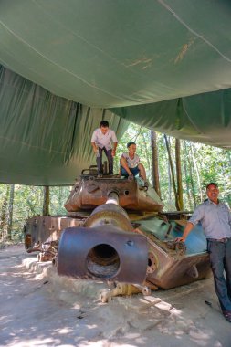 Cu Chi, Vietnam - 21 Aralık 2019: Cu Chi tünelleri Vietnam Savaşı sırasında çok sayıda askeri seferin yeriydi ve Viet Kong 'un operasyon üssü şimdi turistik merkezdir..
