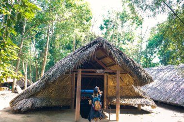 Cu Chi, Vietnam - 21 Aralık 2019: Cu Chi tünelleri Vietnam Savaşı sırasında çok sayıda askeri seferin yeriydi ve Viet Kong 'un operasyon üssü şimdi turistik merkezdir..