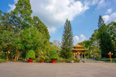 Ben Duoc Tapınağı (Den Ben Duoc), Cu Chi Tüneli, Ho Chi Minh, Cu Chi Tüneli 'nin yanındaki tarihi devrimci bölge, 1975' ten önce Vietnam 'ın ünlü üssü.