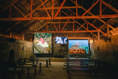 Cu Chi tüneli, Vietnam savaşının tarihi yeri, ordu yaşamak için yer altı kazıyor, şimdi de Vietnam 'ın Ho Chi Minh şehrinde gezdiği yer.