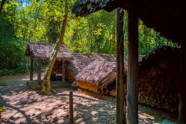 Cu Chi tüneli, Vietnam savaşının tarihi yeri, ordu yaşamak için yer altı kazıyor, şimdi de Vietnam 'ın Ho Chi Minh şehrinde gezdiği yer.