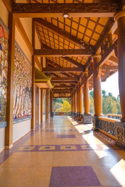 Cu Chi Tüneli, Ho Chi Minh Şehri, Vietnam - 21 Aralık 2019: Ben Duoc Tapınağındaki Renkli Duvar Resimleri (Den Ben Duoc)