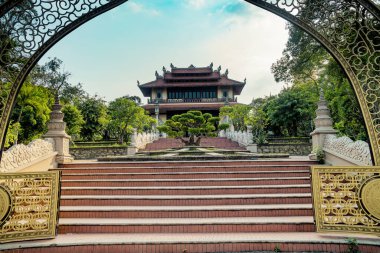 Zihninizi ve ruhunuzu sakinleştirmek için huzurlu bir yer olan Buu Long Pagoda, Ho Chi Minh City, Vietnam 'daki eşsiz mimarisi nedeniyle turistler tarafından sıklıkla ziyaret ediliyor.