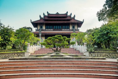 Zihninizi ve ruhunuzu sakinleştirmek için huzurlu bir yer olan Buu Long Pagoda, Ho Chi Minh City, Vietnam 'daki eşsiz mimarisi nedeniyle turistler tarafından sıklıkla ziyaret ediliyor.