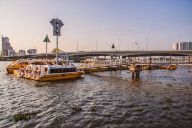Ho Chi Minh City, Vietnam - 14 Şubat 2020: 81 ve nehir kenarı. Landmark 81 şu anda Ho Chi Minh City, Vietnam 'da yapım aşamasında olan süper uzun bir gökdelendir..
