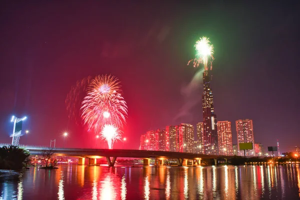 Obraz Wysokiej Rozdzielczości Kolorowe Fajerwerki Chi Minh City Nowym Roku — Zdjęcie stockowe