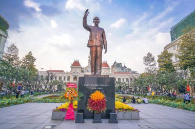Ho Chi Minh Şehri, Vietnam - Ocak 04, 2020: Ho Chi Minh heykeli ile Nguyen Hue Caddesi yenilendi, 1. Mıntıka 'da yer aldı, şehir yaşamı noktası, yaya alışveriş merkezi, restoranlar, dükkanlar ve oteller.