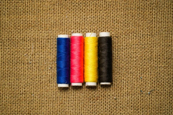 Концепция Шитья Нити Вышивки Красный Зеленый Синий Голубой Пурпурный Желтый — стоковое фото