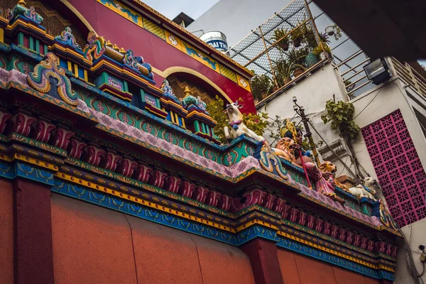 Detail Gopuramu Nad Vchodem Chrámu Hinduistického Mariammana Minově Městě Vietnamu — Stock fotografie