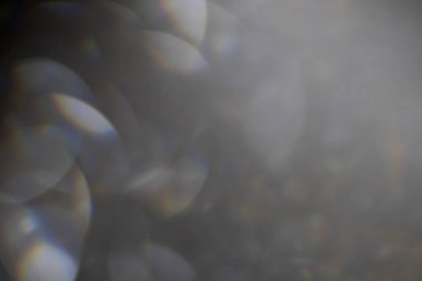 Parlak ve ışıl ışıl bir arka plan. Gümüş ve elmas tozu bokeh - parıltı dokusundan gelen bulanık ışık. Lüks tasarım arka planı.