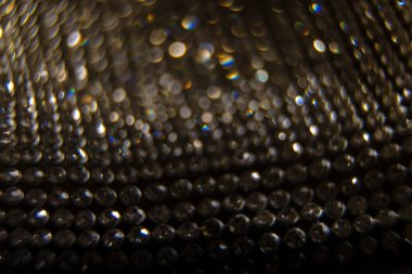 Parlak ve ışıl ışıl bir arka plan. Gümüş ve elmas tozu bokeh - parıltı dokusundan gelen bulanık ışık. Lüks tasarım arka planı.