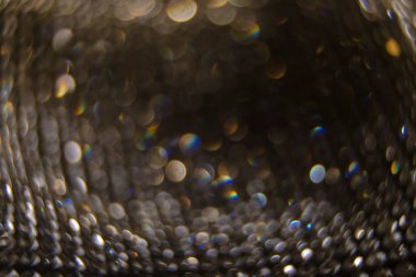 Parlak ve ışıl ışıl bir arka plan. Gümüş ve elmas tozu bokeh - parıltı dokusundan gelen bulanık ışık. Lüks tasarım arka planı.