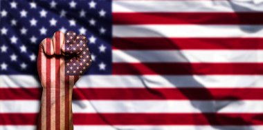 Amerika Birleşik Devletleri bayrağı erkek yumruğu, yumruk bayrağı, ABD ülkesi, güç, çatışma konsepti üzerine boyanmış. Metnin için iyi bir yere sahip bulanık bir arkaplanda.