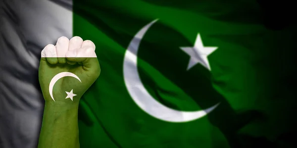 Bannière Drapeau Pakistan Peinte Sur Poing Masculin Drapeau Poing Pays — Photo