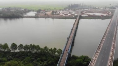 Quang Tri, Vietnam - 21 Ocak 2020: Hien Luong Köprüsü Ben Hai Nehri üzerinde Ben Hai Nehri üzerinde Arındırılmış Bölge, Vinh Linh Bölgesi, Quang Tri Bölgesi, Vietnam