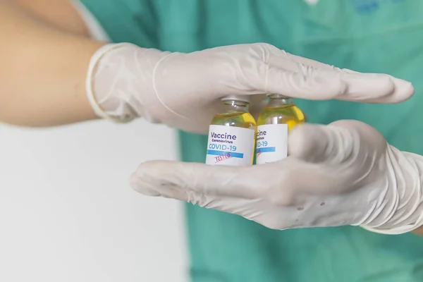 Γιατρός Κρατά Φιαλίδιο Φαρμακευτική Αγωγή Κοντινό Πλάνο Εμβολιασμός Και Ανοσοποίηση — Φωτογραφία Αρχείου