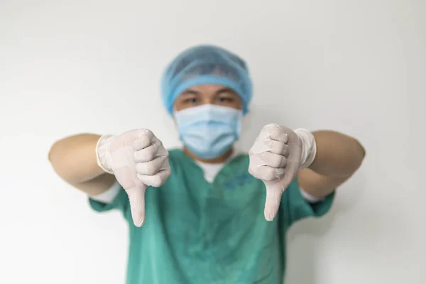 Doktorovi Nelíbí Doktor Lékařských Šatech Ukazuje Odmítavé Gesto Ruky Palec — Stock fotografie