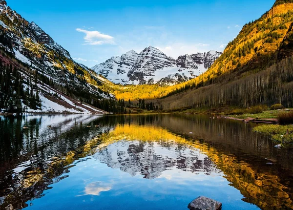 Gesztenyebarna Harangok Csúcs Tónál Gesztenyebarna Aspen Colorado Napkeltekor — Stock Fotó