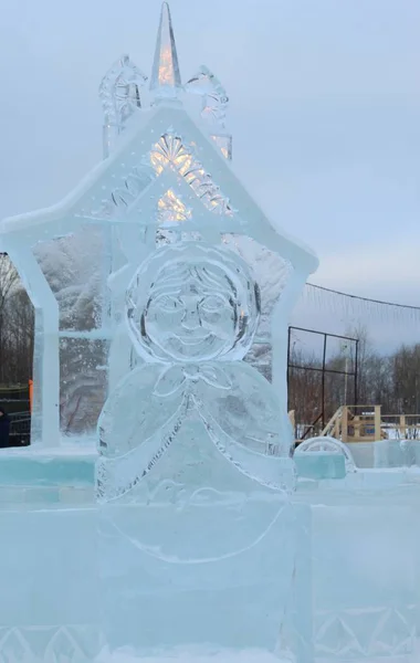 Winter Town Rides Ice Figures — Stock Photo, Image