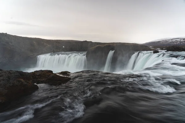 Godafoss az istenek vízesése Izlandon. — Stock Fotó